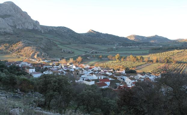 Alfarnatejo: paisajes entre tajos en la cara más abrupta de la Alta Axarquía