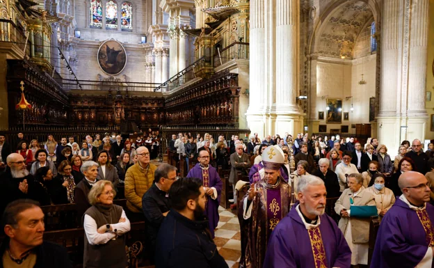 El obispo de Málaga ensalza a Benedicto XVI que «nos ha iluminado con su magisterio»