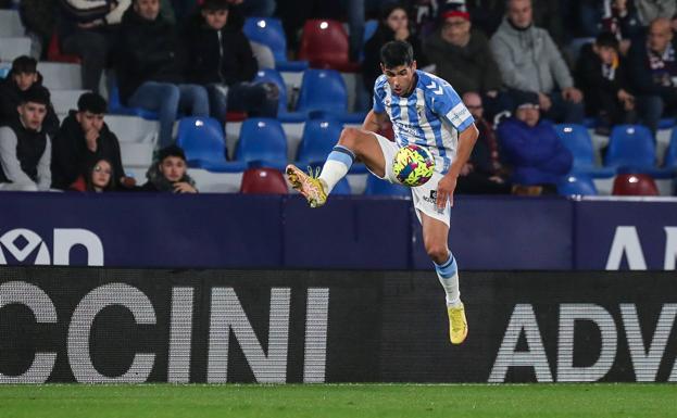 Juanfran llega a un acuerdo con el Oviedo y activa su salida del Málaga