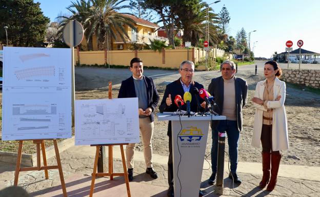 La Senda Litoral coge ritmo en la Axarquía con un puente de 18 metros para salvar un arroyo en Rincón de la Victoria