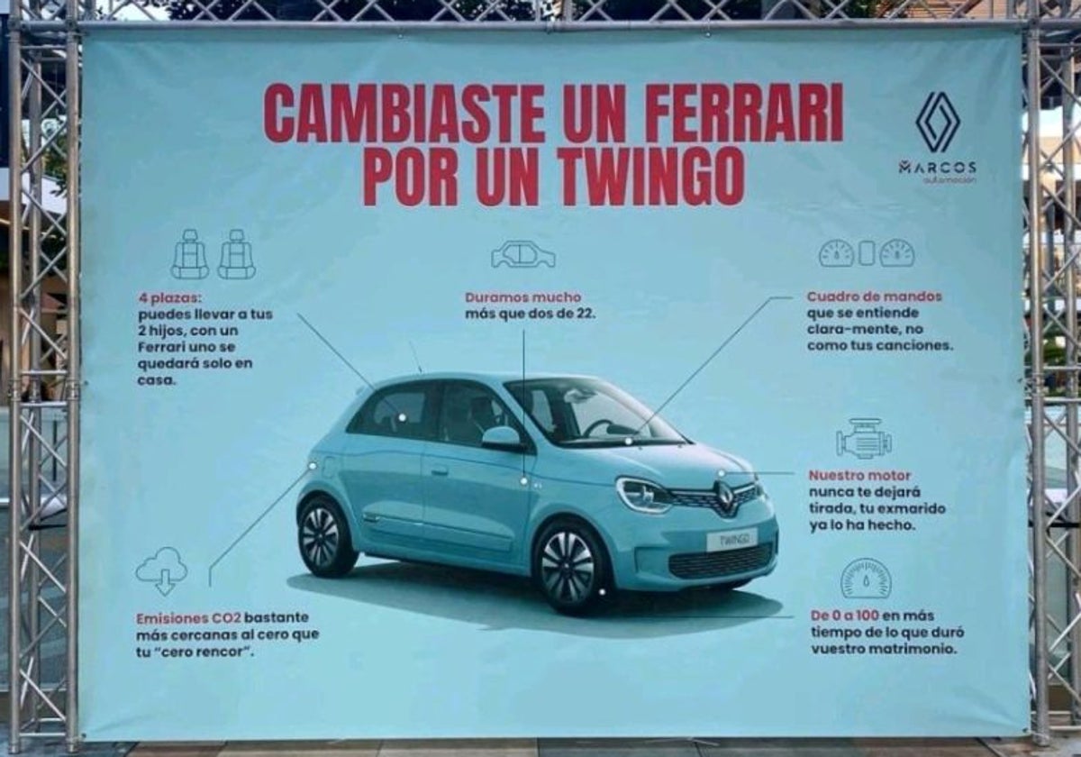 Un concesionario de Murcia presume de las ventajas del Twingo frente a las de un Ferrari