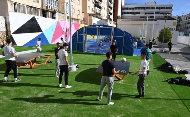 Young people playing teqball at the new Francisco Norte facilities. 