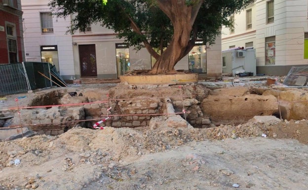 La muralla medieval de Málaga aparece en las obras de la plaza de San Pedro Alcántara