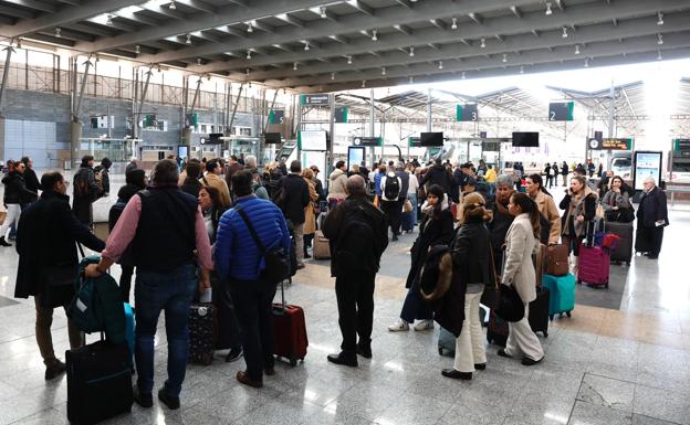 El viento corta la línea de alta velocidad que une Málaga con Madrid