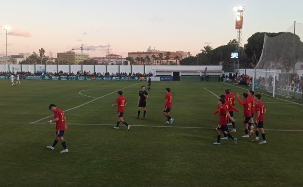 España sub-19 se impone a Italia en un igualado duelo en Torremolinos