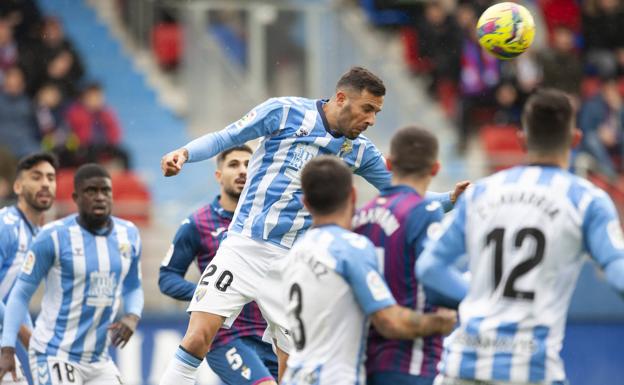 Competición da la razón al Málaga y retira la amarilla que recibió Esteban Burgos en Eibar