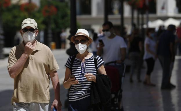 La Junta reclama a Sanidad que convoque el Consejo Interterritorial antes de decidir sobre el uso de las mascarillas