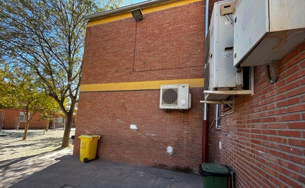 Vélez-Málaga asume los estudios geotécnicos para agilizar las obras del colegio clausurado por grietas