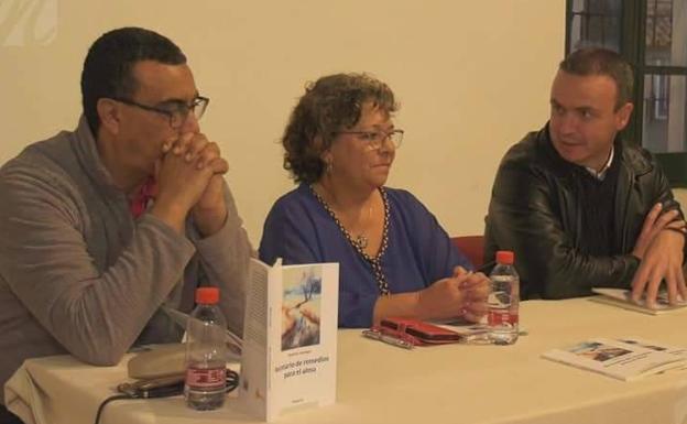 Dolores Loyzaga presenta su nuevo libro