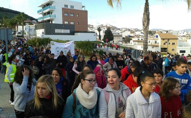 La asociación Un Sí por la Vida conmemora el Día Mundial Contra el Cáncer con actividades como una cadena humana