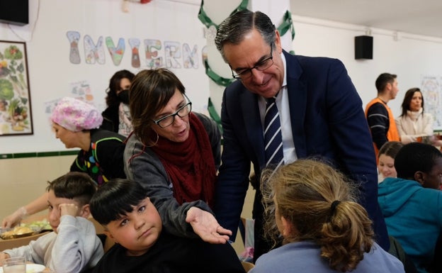 La Junta respalda la gestión de la dirección del colegio de Vélez-Málaga clausurado parcialmente por grietas