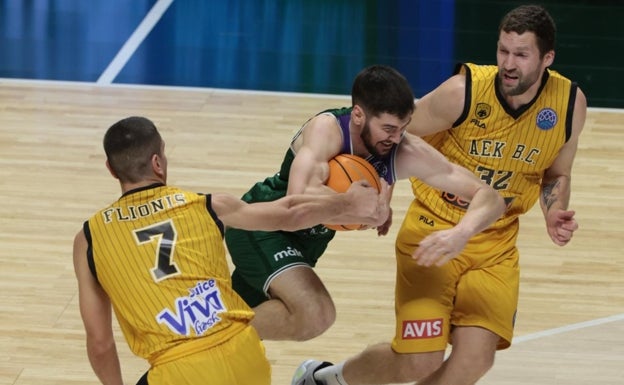 El Unicaja vence al AEK con un último cuarto desbordante