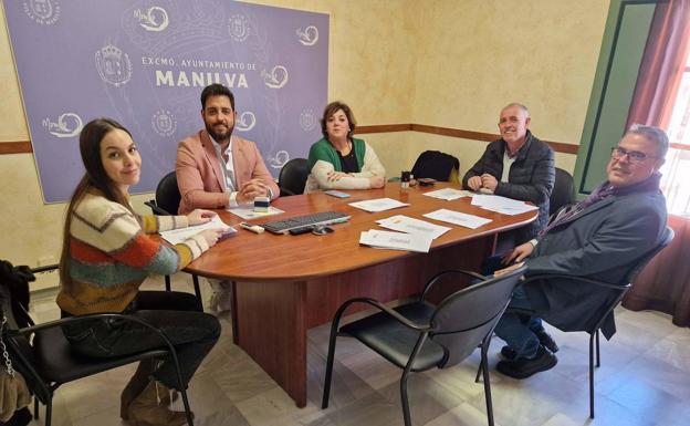 Firman convenios con empresas de Manilva para que alumnos realicen prácticas no laborales