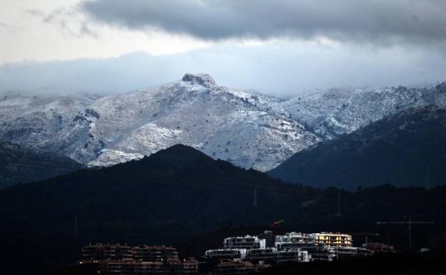 La nieve cubre las sierras más próximas a la costa en Málaga