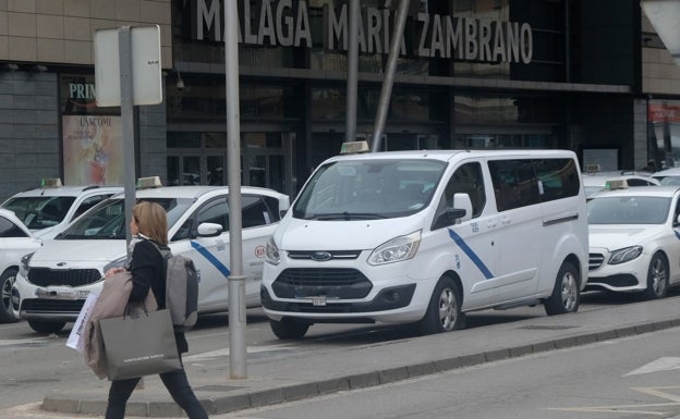 Málaga reacciona al «alarmante» déficit de taxis adaptados con 14 nuevas licencias