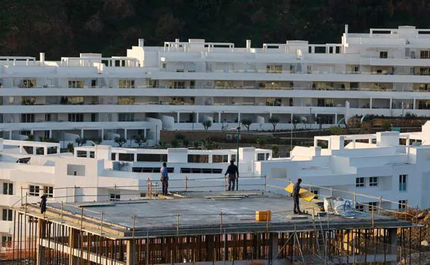 Boom inmobiliario: casi la mitad de las casas compradas en Málaga en 2022 se pagaron al contado
