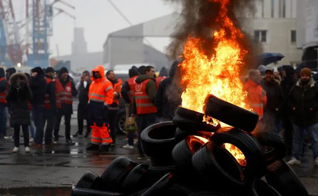 París cierra su Ayuntamiento para solidarizarse con las protestas contra la reforma de las pensiones