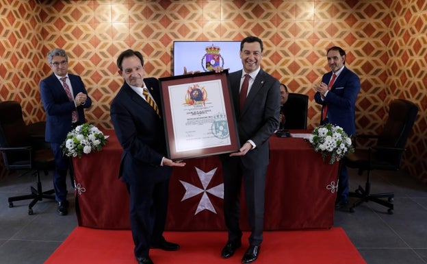 Juanma Moreno ya es Hermano Distinguido de Fusionadas