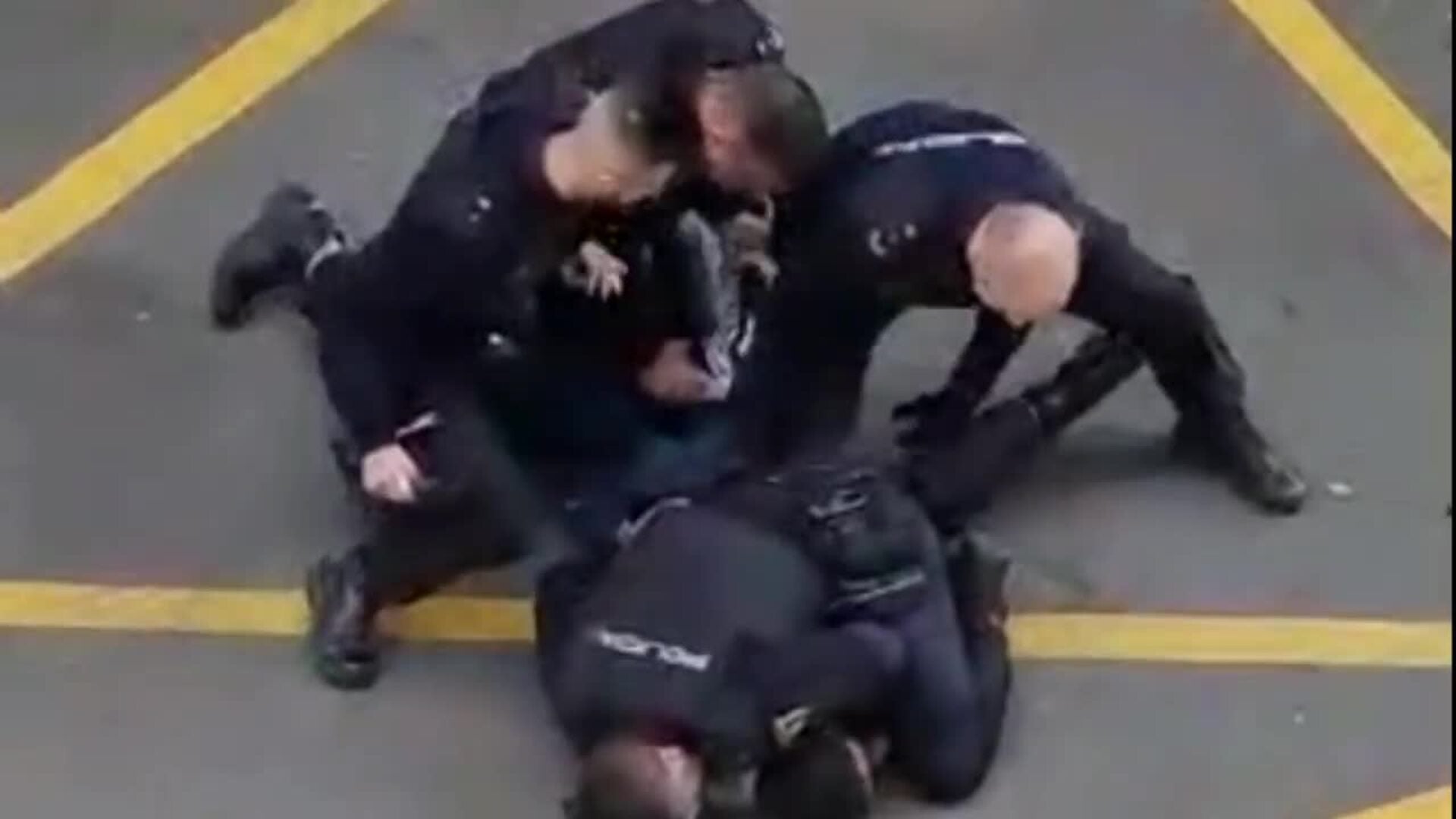 Revienta varios coches antes de ser detenido en Fuengirola