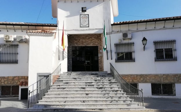 Cuevas de San Marcos trabaja en una bonificación del IBI para inmuebles con placas solares