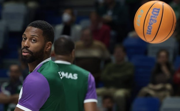 Melvin Ejim: «El baloncesto me ha ayudado a superar la pérdida de mi hermano»