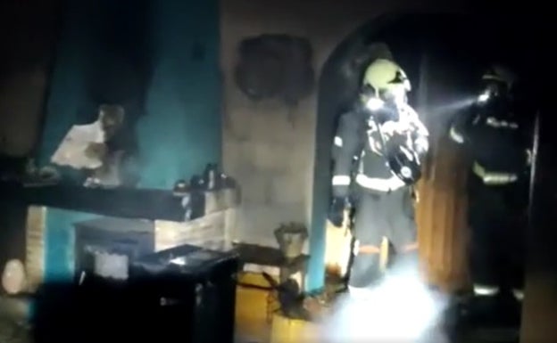 Evacuado al Hospital de la Axarquía tras un incendio en una vivienda rural de Comares