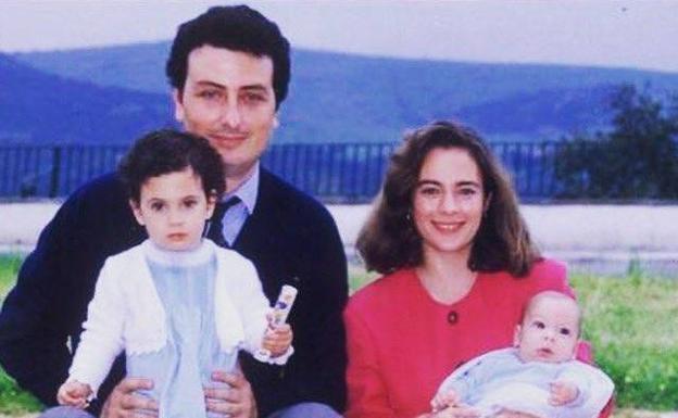 Juanma Moreno reclama «memoria y justicia» en el 25 aniversario del asesinato de Jiménez-Becerril y su mujer por ETA