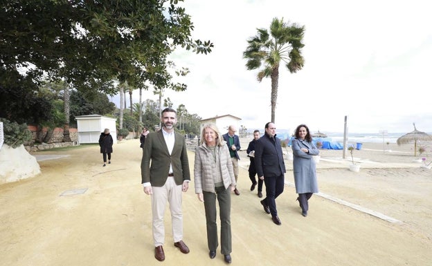 El consejero de Sostenibilidad respalda la postura de Ángeles Muñoz sobre la remodelación del paseo marítimo de Marbella