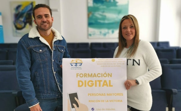 Rincón de la Victoria organiza un curso de alfabetización digital para mayores