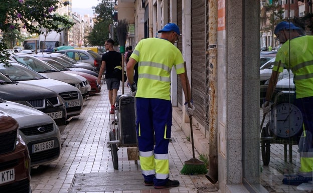 Málaga contrata a una empresa externa para examinar la limpieza en los barrios de la ciudad