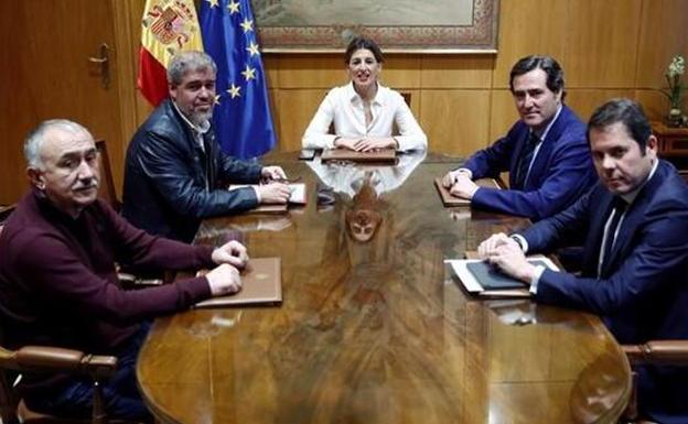 La subida del salario mínimo dinamita el pacto de rentas y tensa las cuentas de pymes y autónomos