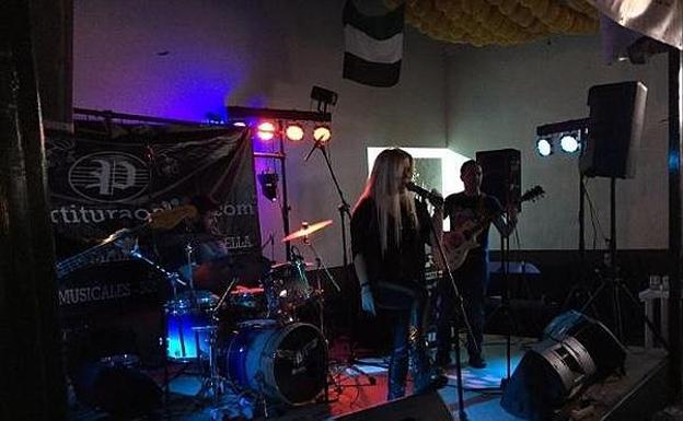 Fuengirola celebra el Festival Perrock a beneficio de las protectoras de animales