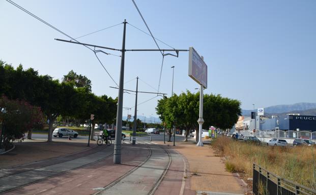 Muere un ciclista de 60 años arrollado por una motocicleta en la avenida Juan Carlos I de Vélez-Málaga