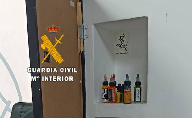 Un detenido en un estudio de tatuajes de Rincón de la Victoria que incumplía las condiciones higiénico-sanitarias