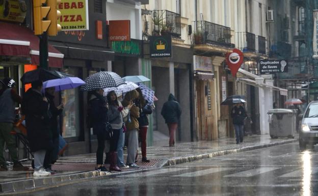 Aemet amplía el aviso por fuertes lluvias en Málaga tras caer ayer más de 130 litros