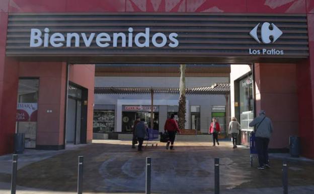 Carmila vende los centros comerciales Los Patios y Alameda