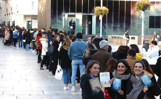 Colas para la presentación de 'El cuco de cristal', el nuevo libro de Javier Castillo