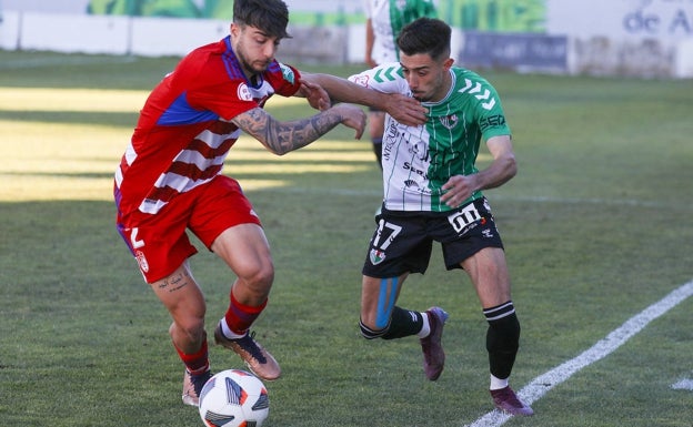 Un Vélez con novedades se prueba en casa y el líder Antequera visita al filial del Cartagena