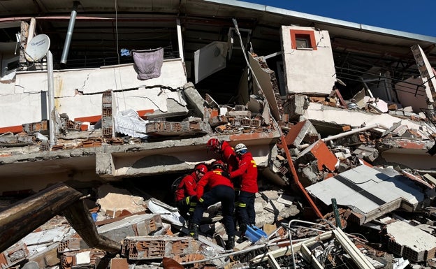 Los bomberos malagueños en Turquía utilizan drones para rescatar a las víctimas: la devastación del terremoto desde arriba