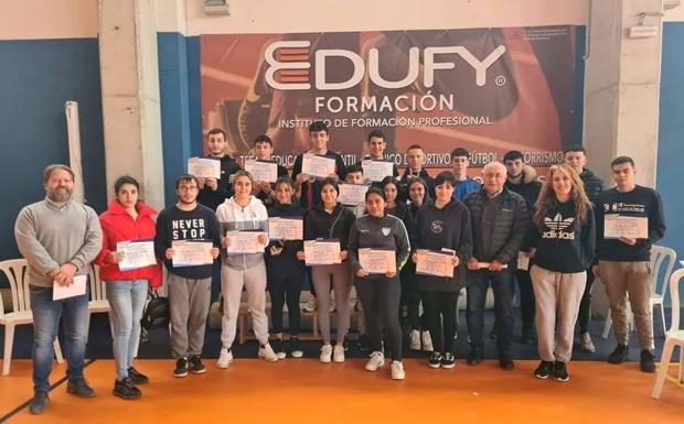 Más de 20 jóvenes superan el curso de premonitor deportivo