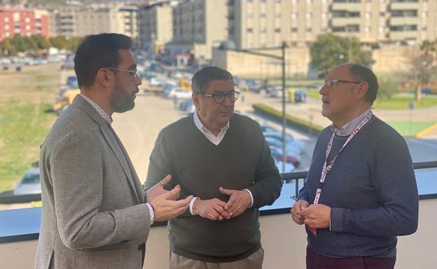 Vélez-Málaga amplía el acuerdo para otorgar 'tarjetas monedero' por valor de 300.000 euros a través de Cruz Roja