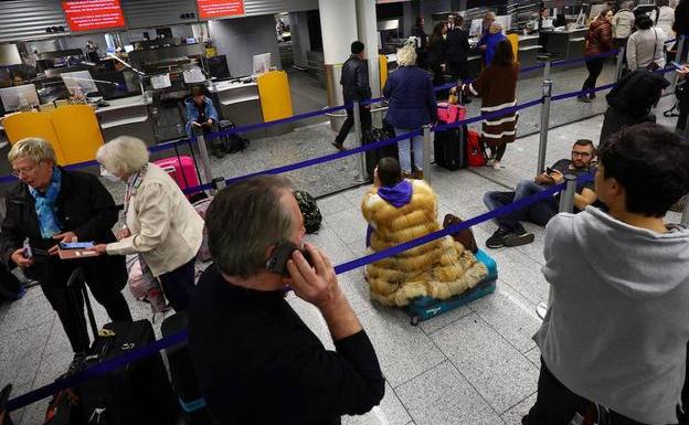 Una avería informática paraliza Lufthansa y colapsa el aeropuerto de Fráncfort