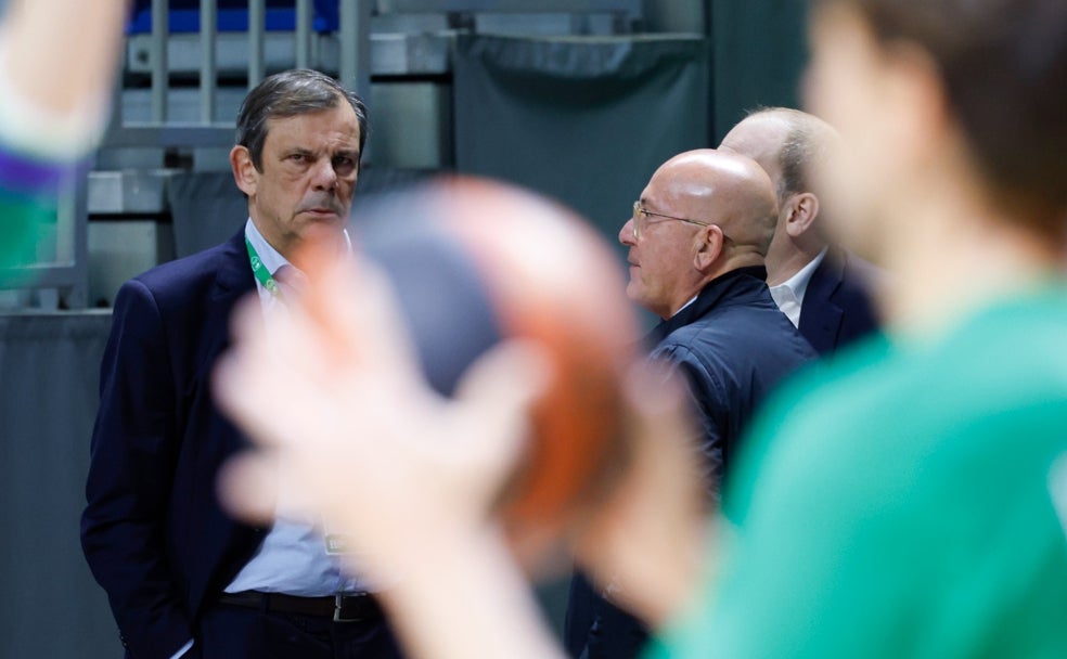 El director deportivo del Unicaja, tajante: «Tenemos un problema con los arbitrajes en la Liga ACB»