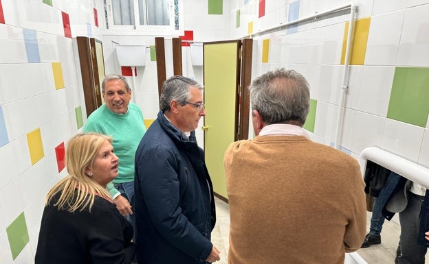 Renuevan los aseos de un colegio de Rincón de la Victoria tras las demandas de padres y docentes