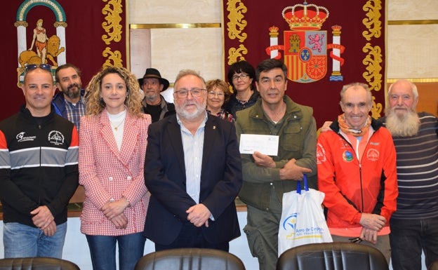 El Trail de Alhaurín de la Torre dona mil euros para ayudar a las labores de reforestación de la sierra tras el incendio