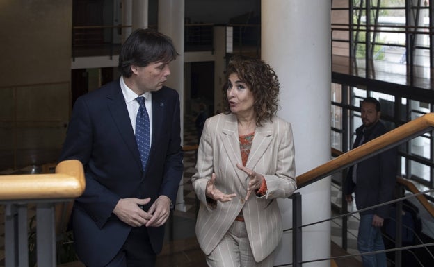 María Jesús Montero eleva el tono contra la Junta y le pide «que se ponga las pilas» con los fondos europeos