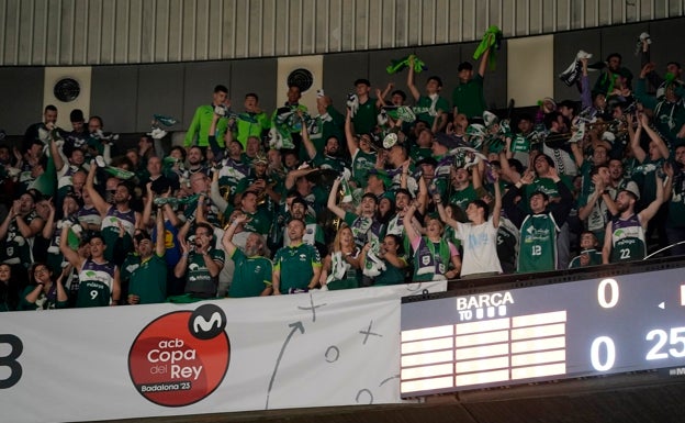 La afición del Unicaja conquista la Copa de Badalona