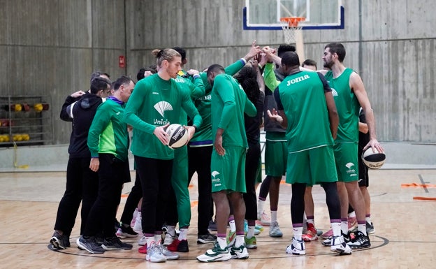 El Unicaja quiere alargar el sueño de la Copa ante el equipo más fuerte de Europa