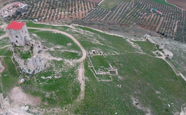 Comienza el segundo año de excavaciones arqueológicas en el Castillo de Teba con el estudio de su iglesia