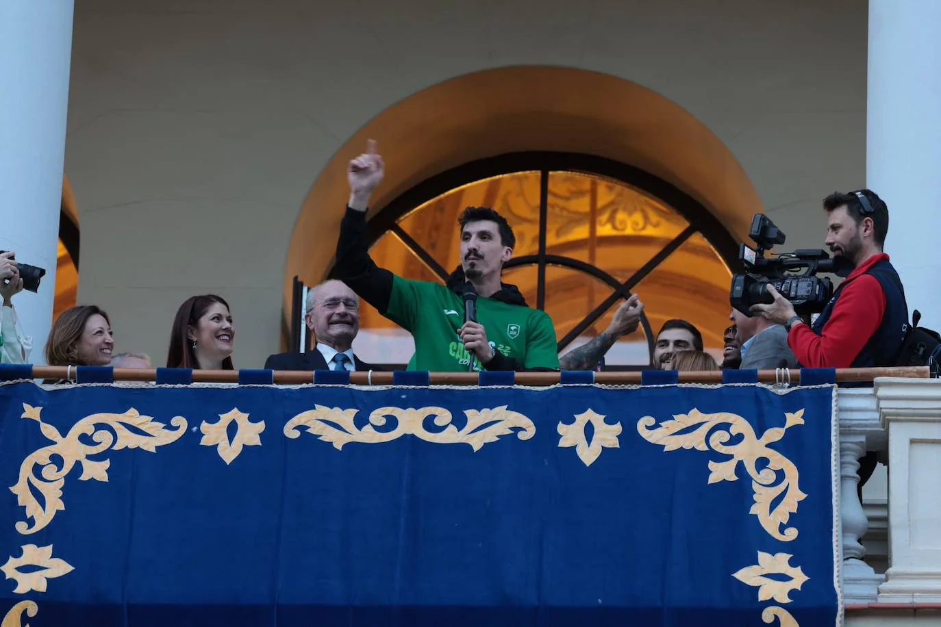 El Unicaja celebra el título de Copa del Rey por las calles de Málaga
